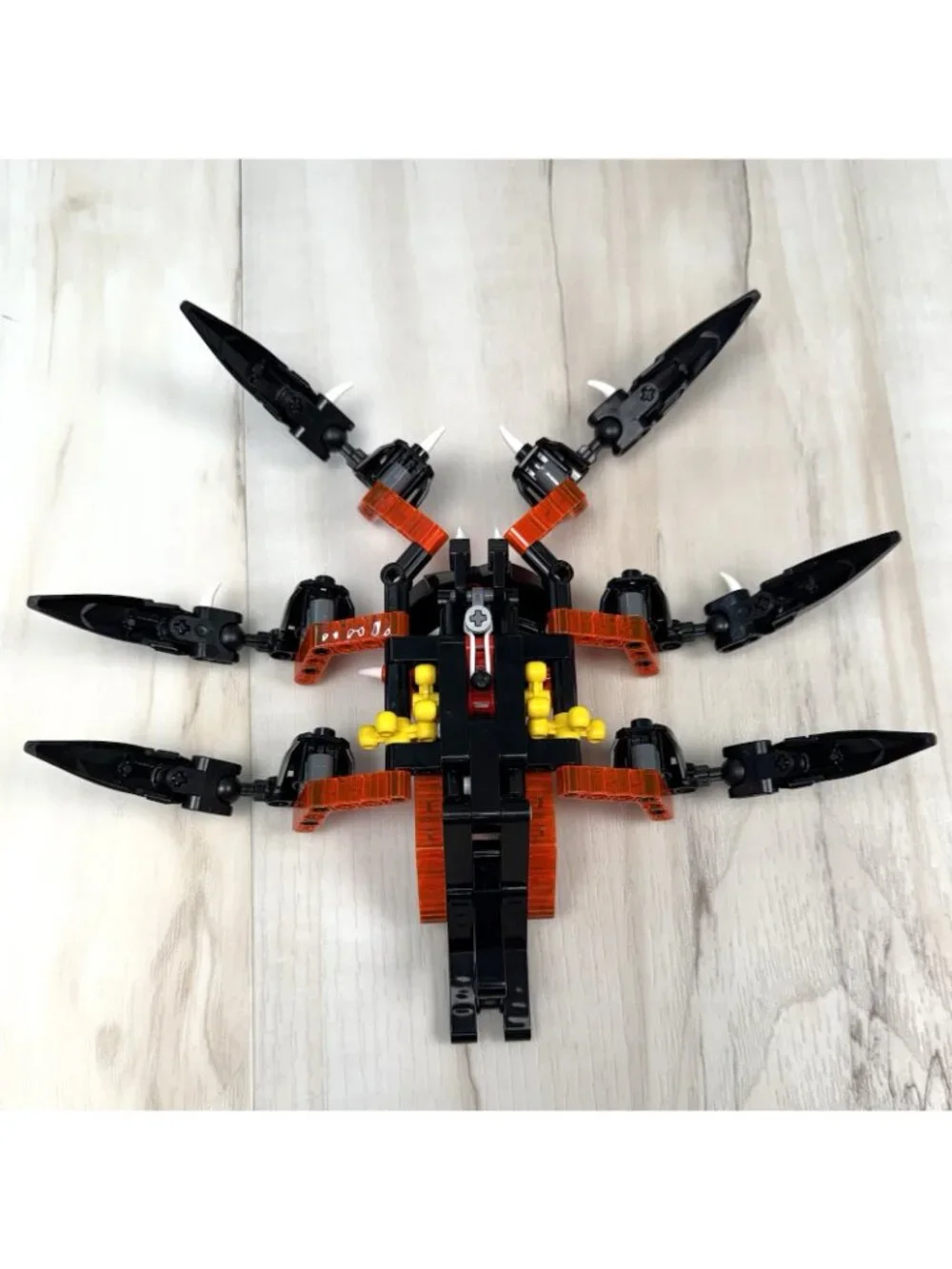 2015 LEGO Bionicle 70790 Lord of Skull Spider INCOMPLETE Missing 2pcs Spike Mask